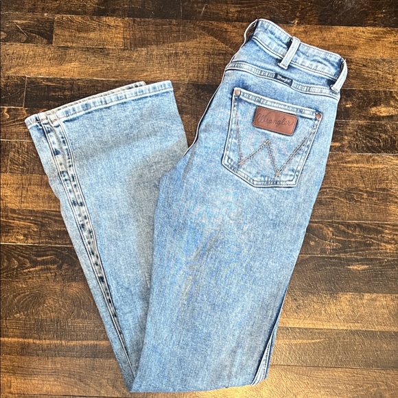 Wrangler Denim - Wrangler Women's Retro High Rise Boot Leg Jeans